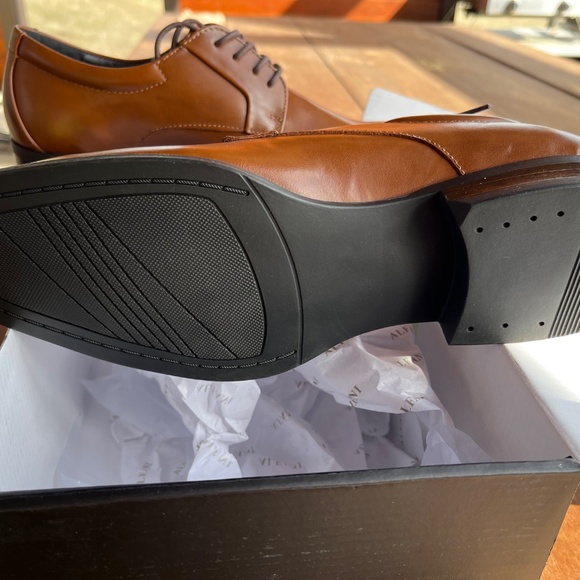 New Alfani Dark Tan Men’s Dress Shoe NIB Size 7.5 - Picture 5 of 6